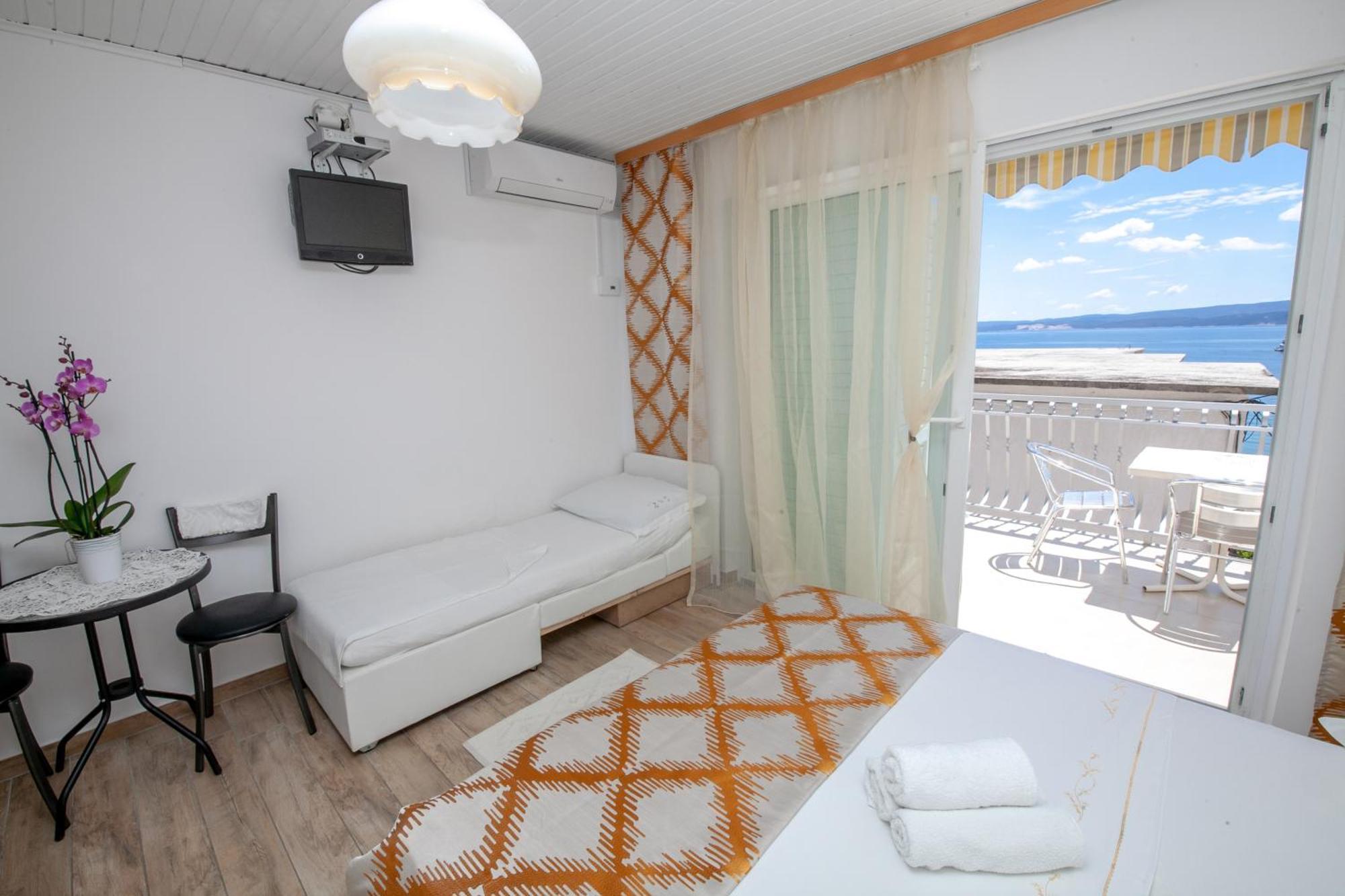 Apartments By The Sea Duce, Omis - 2992 Dugi Rat Room photo