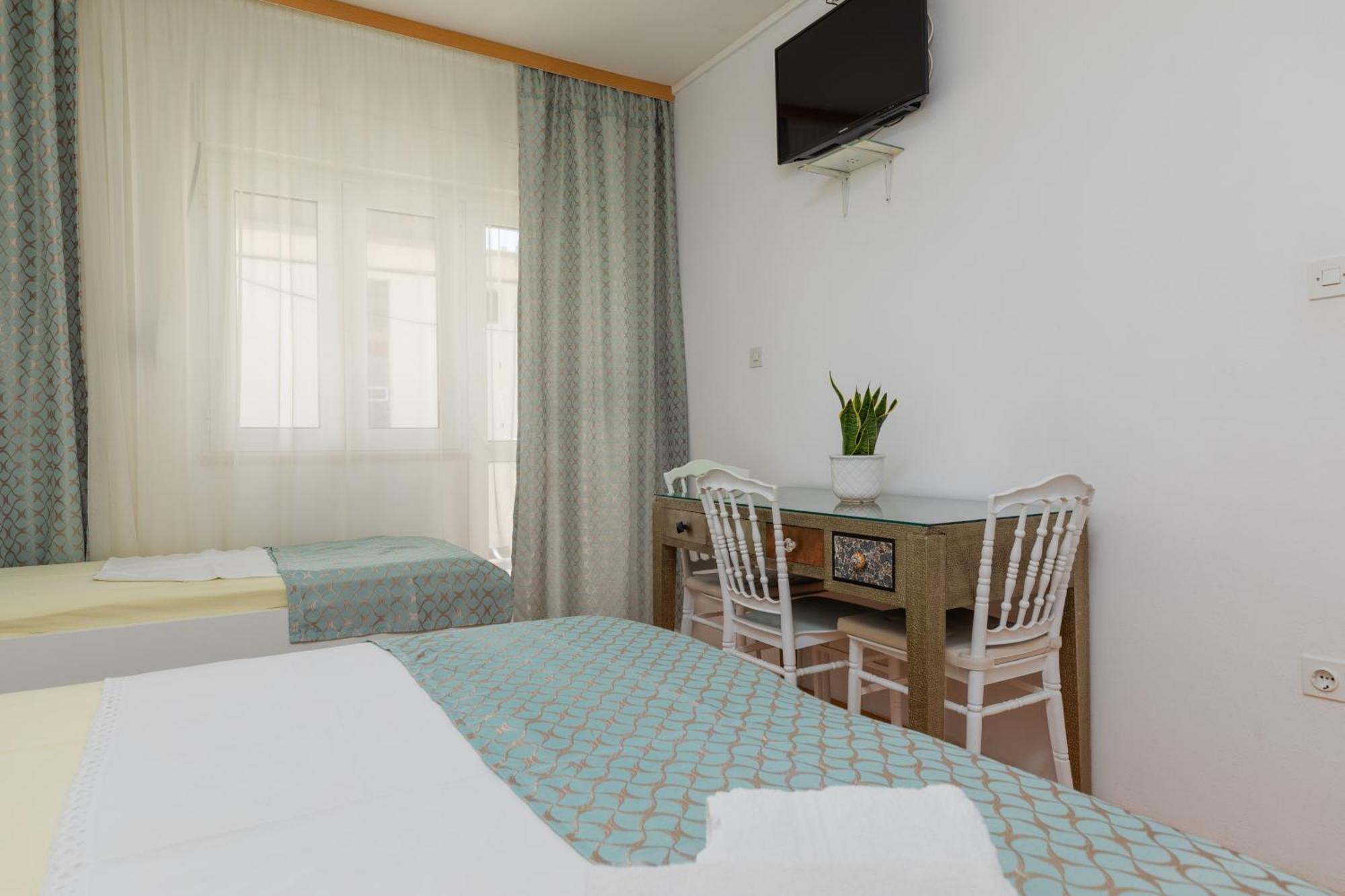 Apartments By The Sea Duce, Omis - 2992 Dugi Rat Room photo