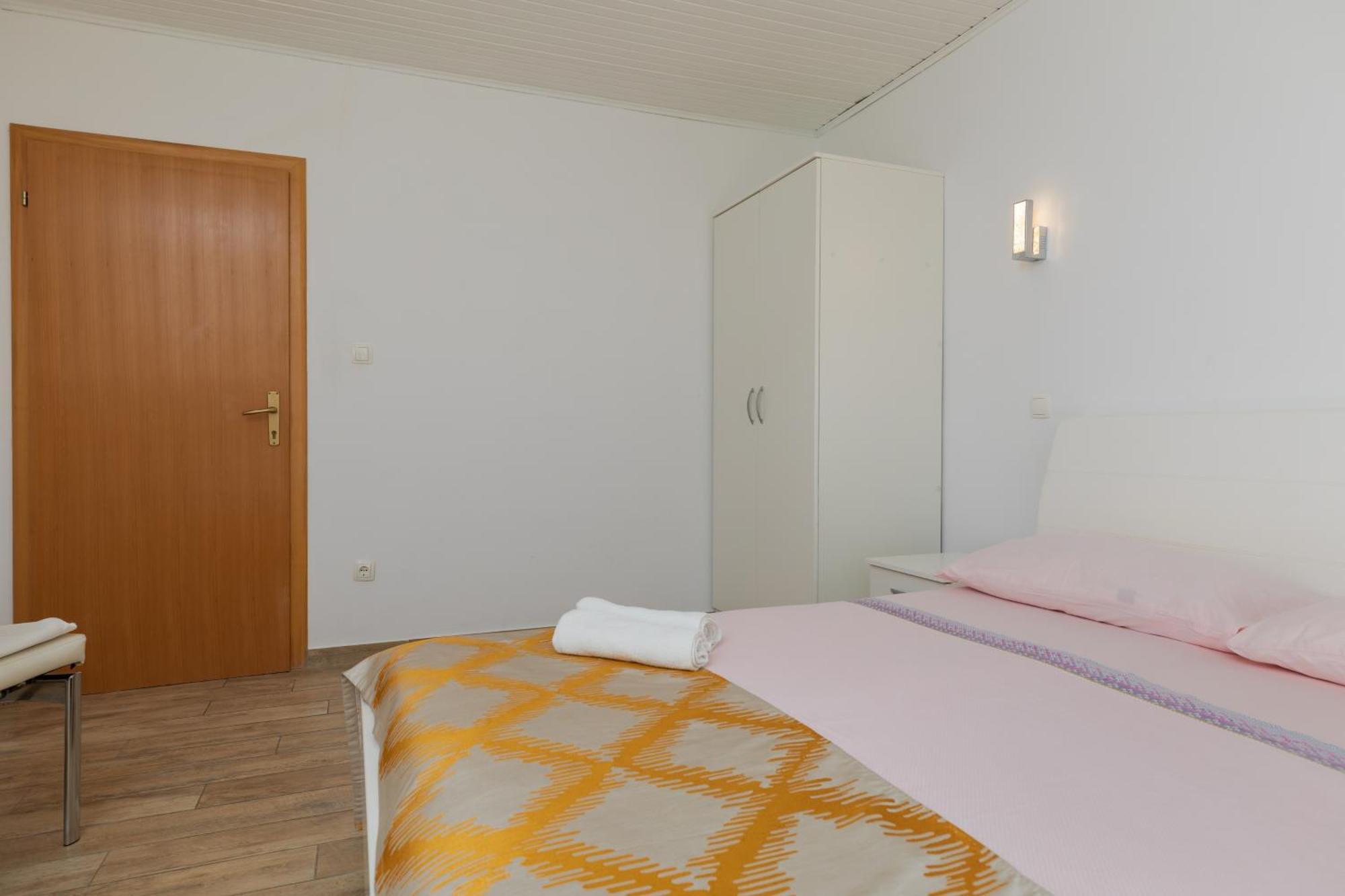 Apartments By The Sea Duce, Omis - 2992 Dugi Rat Room photo