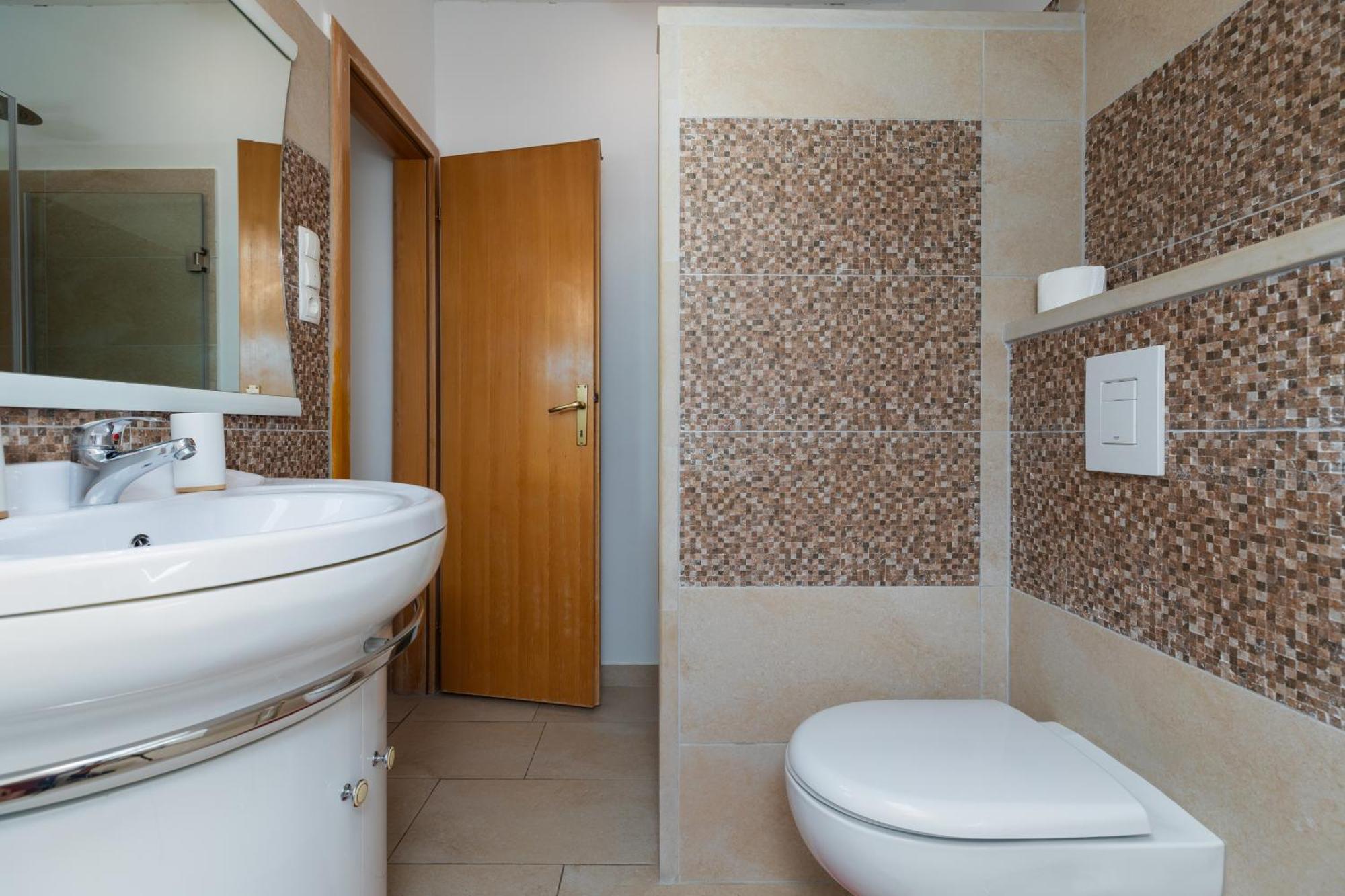 Apartments By The Sea Duce, Omis - 2992 Dugi Rat Room photo